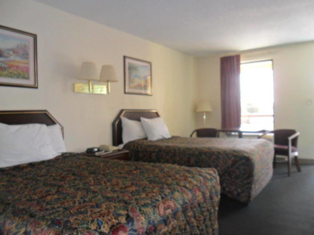 Luxury Inn & Suites Сельма Екстер'єр фото
